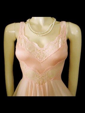 Vintage Olga Bodysilk Nightgown: Apricot Lace Chevron Grand Sweep